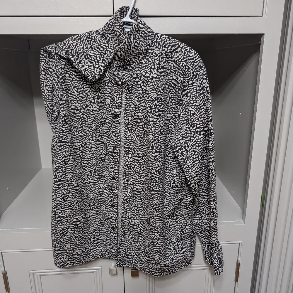 Ted Baker Men's L print for your wild side. Button detail gorgeous - Picture 4 of 15
